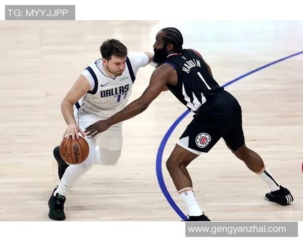 太阳激战独行侠全场鏖战比分紧咬球星对飙上演精彩对攻盛宴